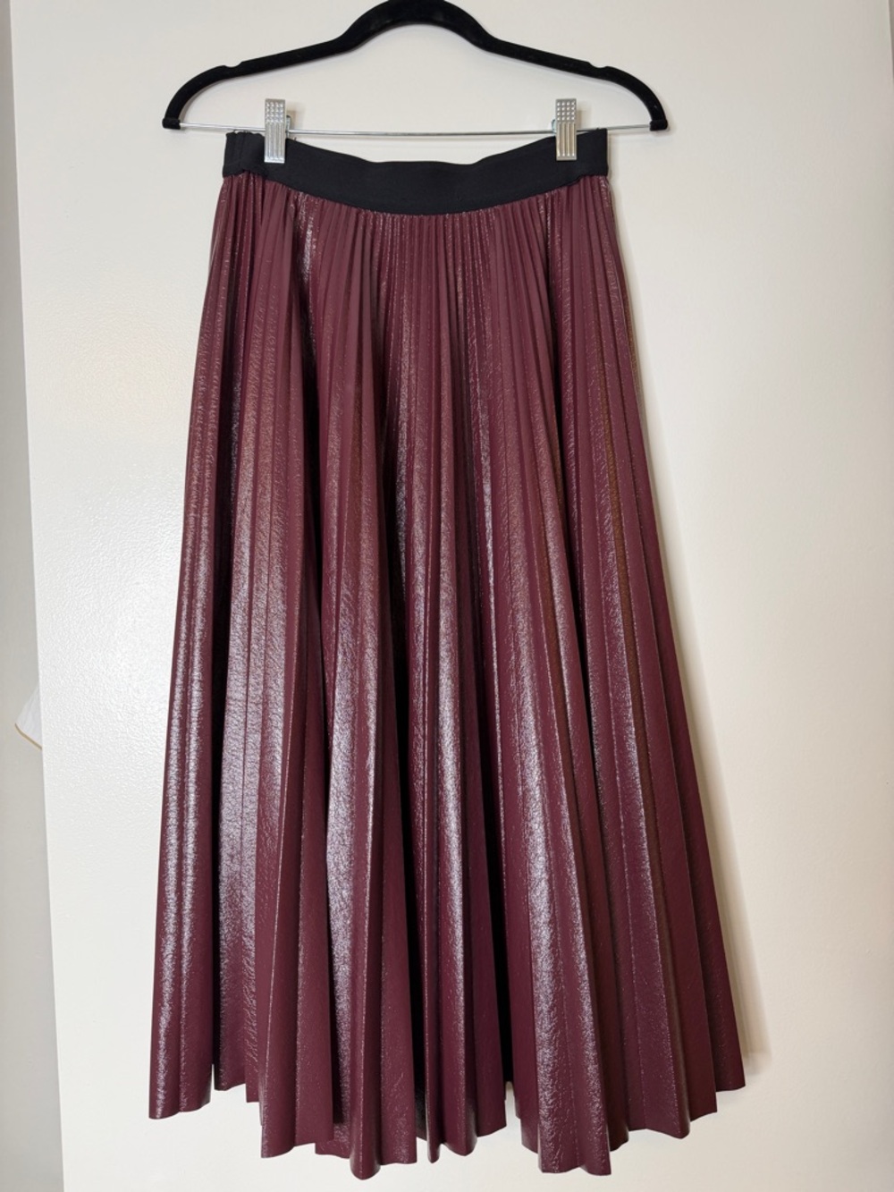 Women's Pleated Leather Midi Skirt - Burgundy xs